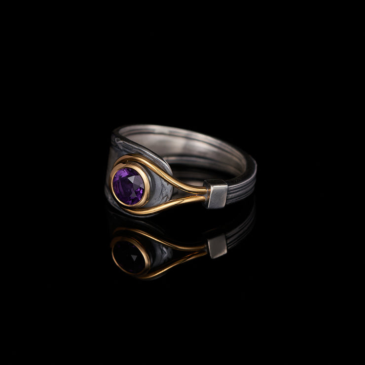 Spoon ring with round amethyst