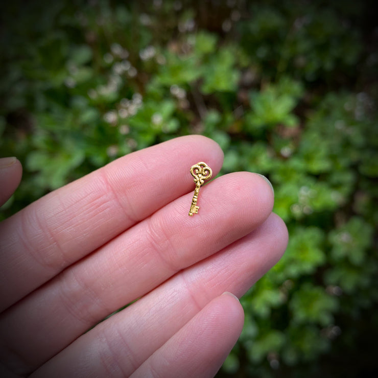 Key - Curio ear stud